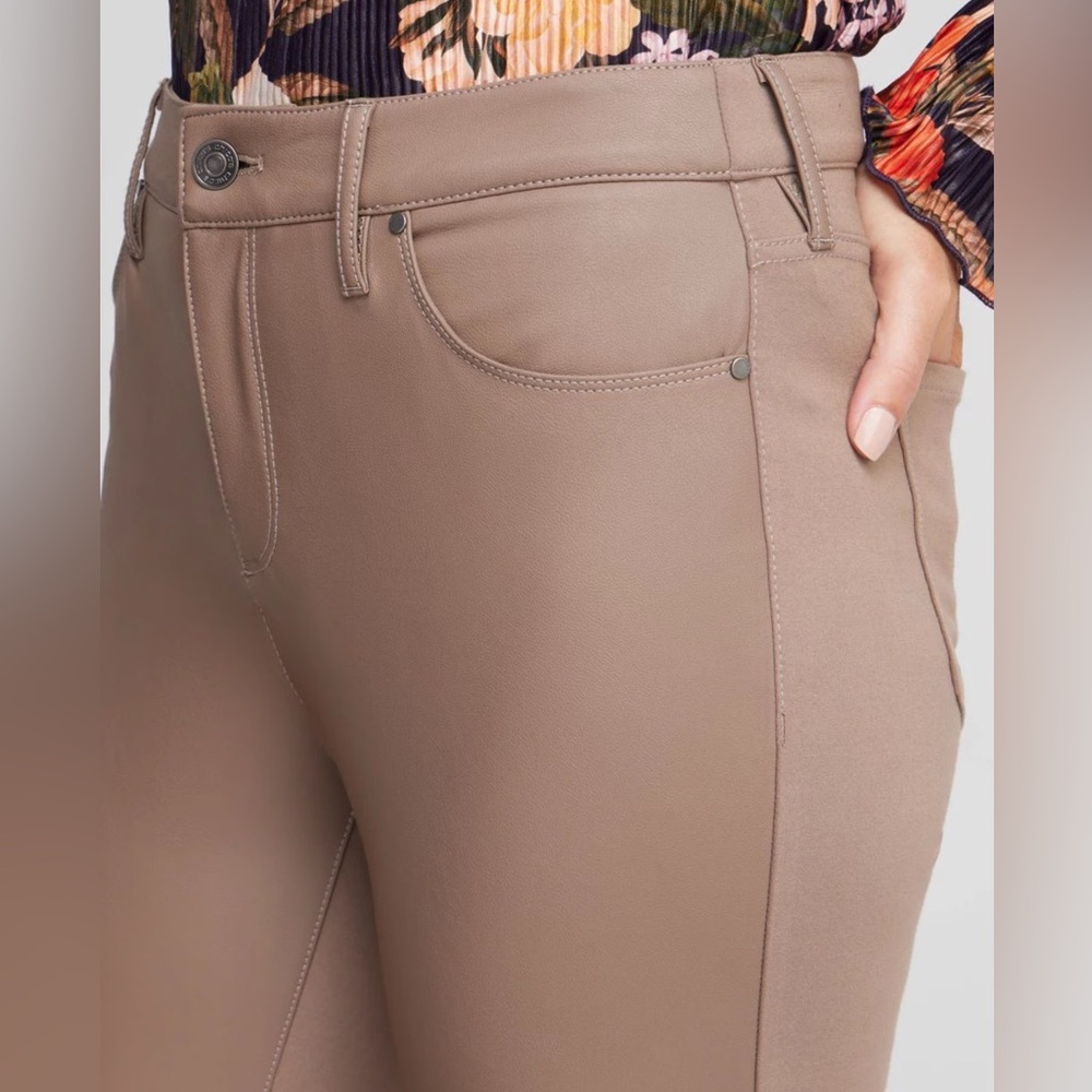 Chico’s Leather Pants 00 Faux Front Ponte Back
Mocha Delight Slim leg 2 4 27 tan